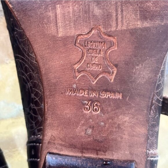 Neosens Rococo Tooled Brown Leather Mary Janes Spool Heel - Picture 8 of 14